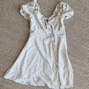 NWT flag and anthem in Floral Print Puff Sleeve Dress small